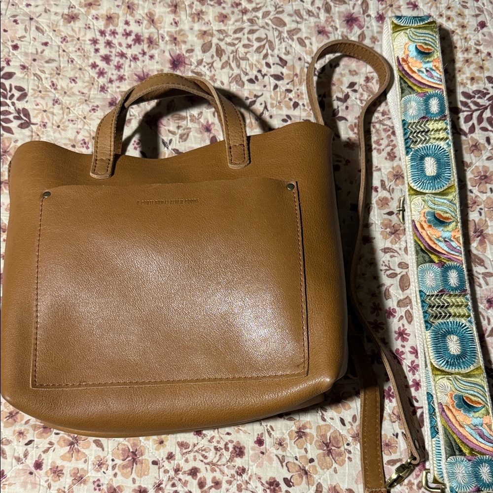 Portland Leather Med Crossbody in Shortbread